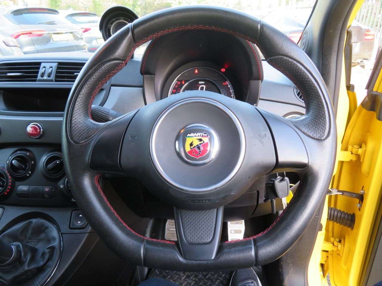 2016 ABARTH 695 2016 ABARTH 695