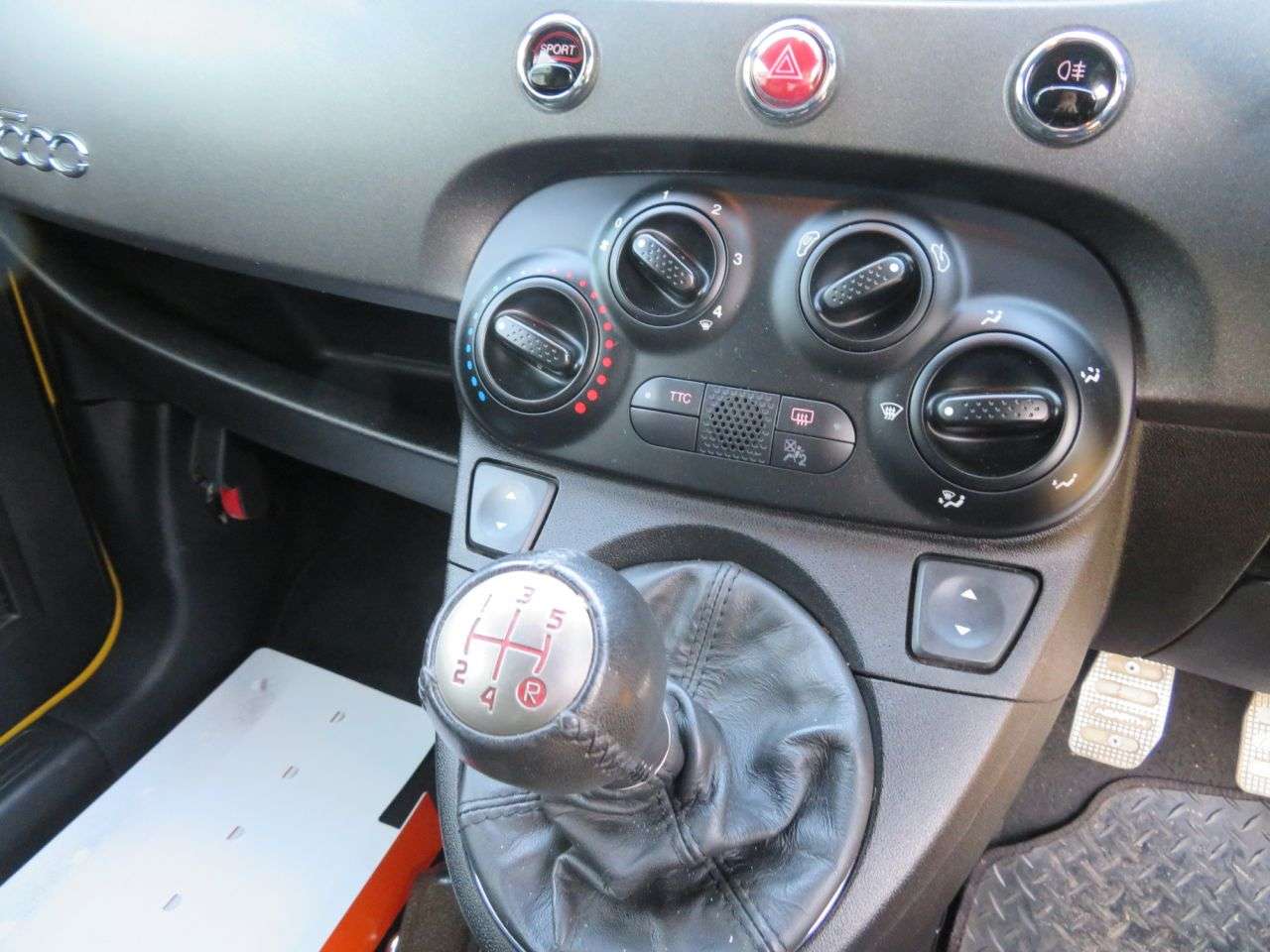 2016 ABARTH 695 2016 ABARTH 695