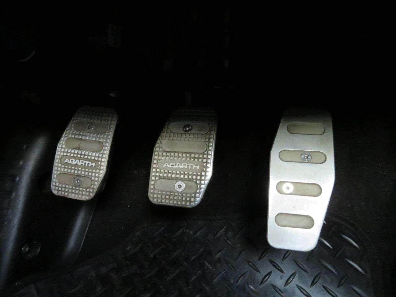 2016 ABARTH 695 2016 ABARTH 695