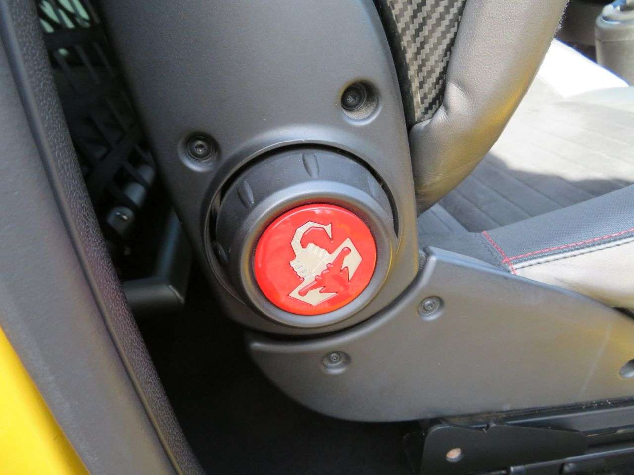 2016 ABARTH 695 2016 ABARTH 695