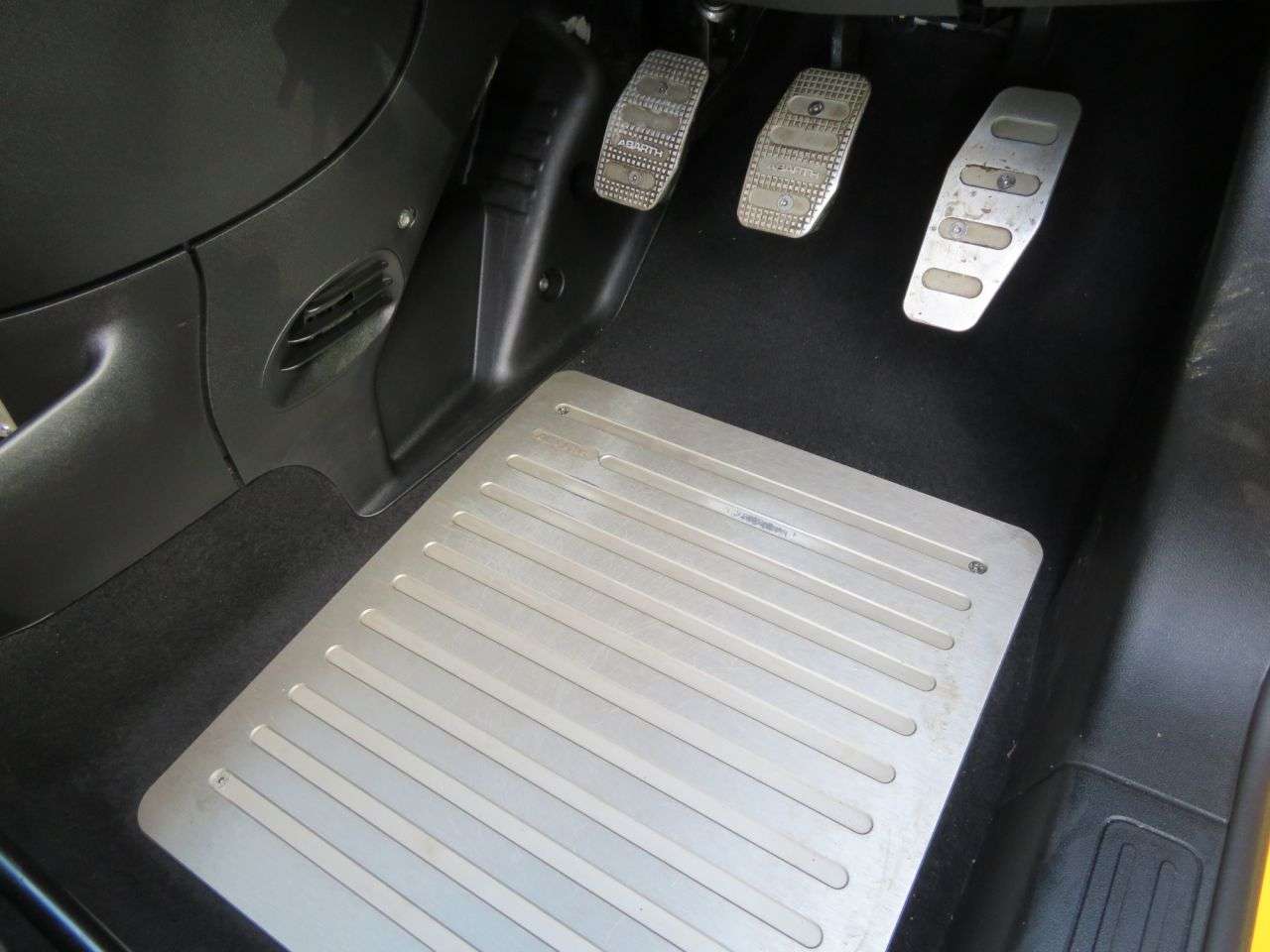 2016 ABARTH 695 2016 ABARTH 695