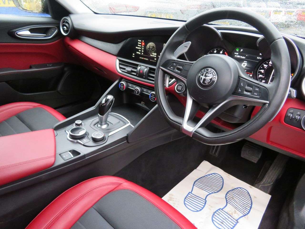 A 2017 ALFA ROMEO GIULIA 2.0T Super Saloon 4dr Petrol Automatic Euro 6 (s/s) (200 ps) A 2017 ALFA ROMEO GIULIA 2.0T Super Saloon 4dr Petrol Automatic Euro 6 (s/s) (200 ps)