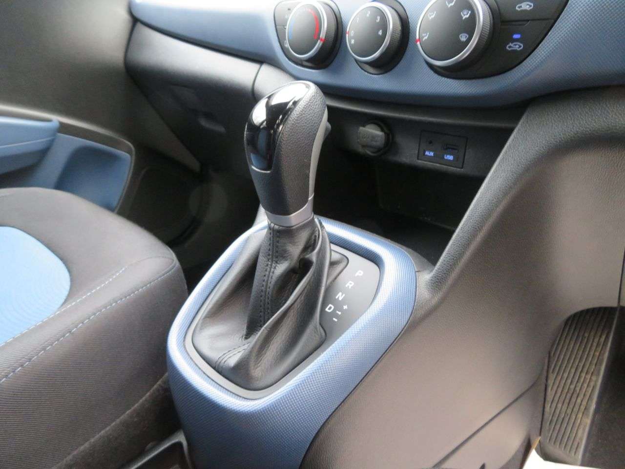 A 2015 HYUNDAI I10 1.2 SE Hatchback 5dr Petrol Auto Euro 5 (87 ps) A 2015 HYUNDAI I10 1.2 SE Hatchback 5dr Petrol Auto Euro 5 (87 ps)