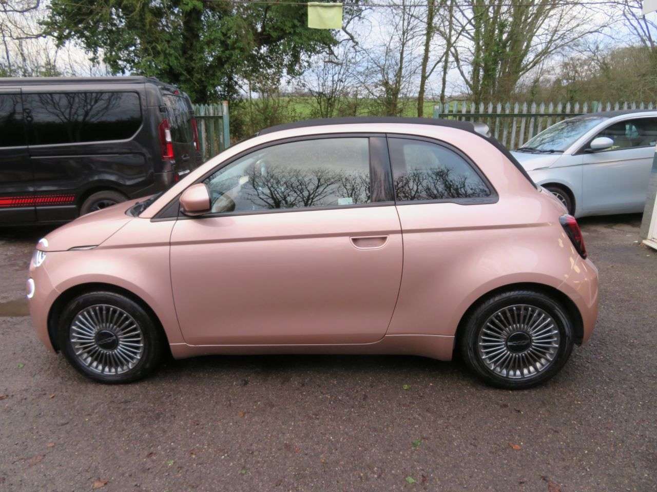 A 2021 FIAT 500E C 42kWh Icon Convertible 2dr Electric Auto (118 ps) MAGIC EYE PACK + COMFORT A 2021 FIAT 500E C 42kWh Icon Convertible 2dr Electric Auto (118 ps) MAGIC EYE PACK + COMFORT