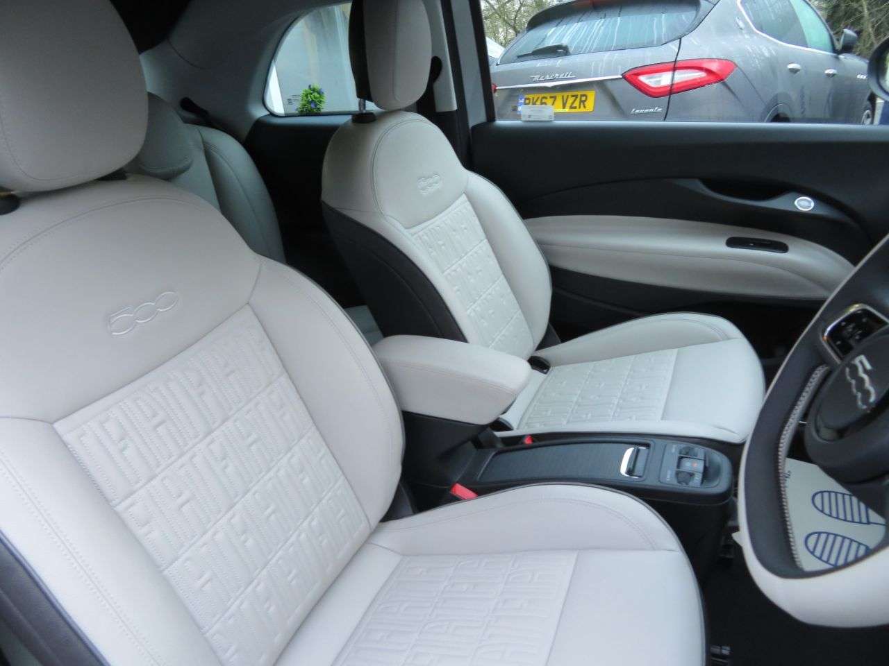 A 2023 FIAT 500E C 42kWh Convertible La Prima by Bocelli 2dr Electric Automatic (118 ps) JBL P A 2023 FIAT 500E C 42kWh Convertible La Prima by Bocelli 2dr Electric Automatic (118 ps) JBL P