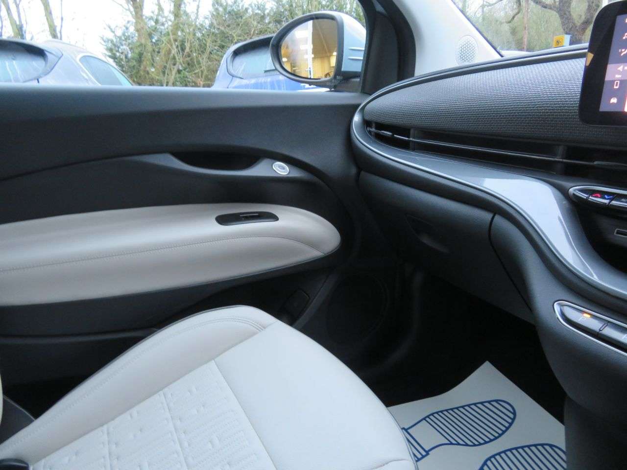 2023 FIAT 500E C 2023 FIAT 500E C