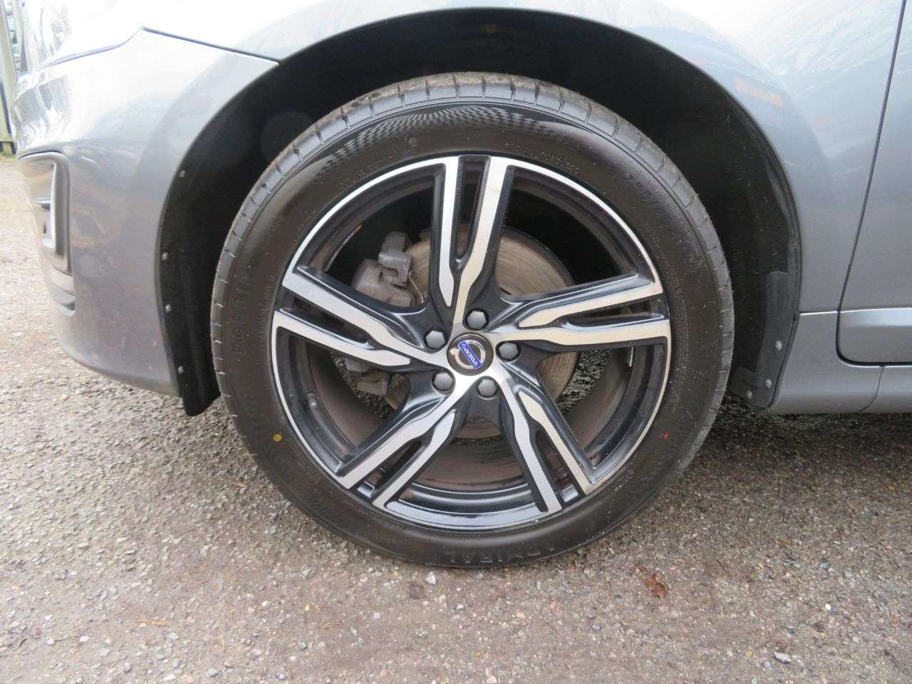 A 2017 VOLVO XC60 2.4 D4 R-Design Lux Nav SUV 5dr Diesel Automatic All Wheel Drive Euro 6 (s/ A 2017 VOLVO XC60 2.4 D4 R-Design Lux Nav SUV 5dr Diesel Automatic All Wheel Drive Euro 6 (s/