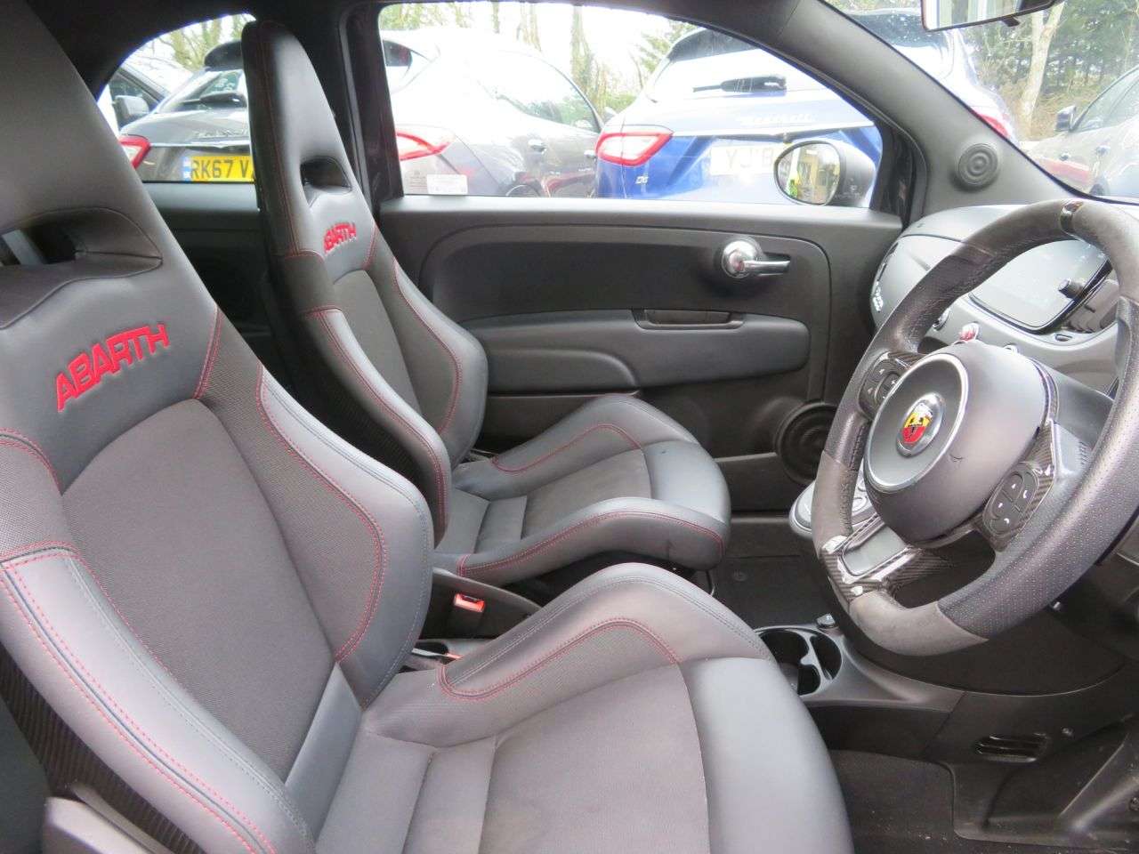 2022 ABARTH 695 2022 ABARTH 695