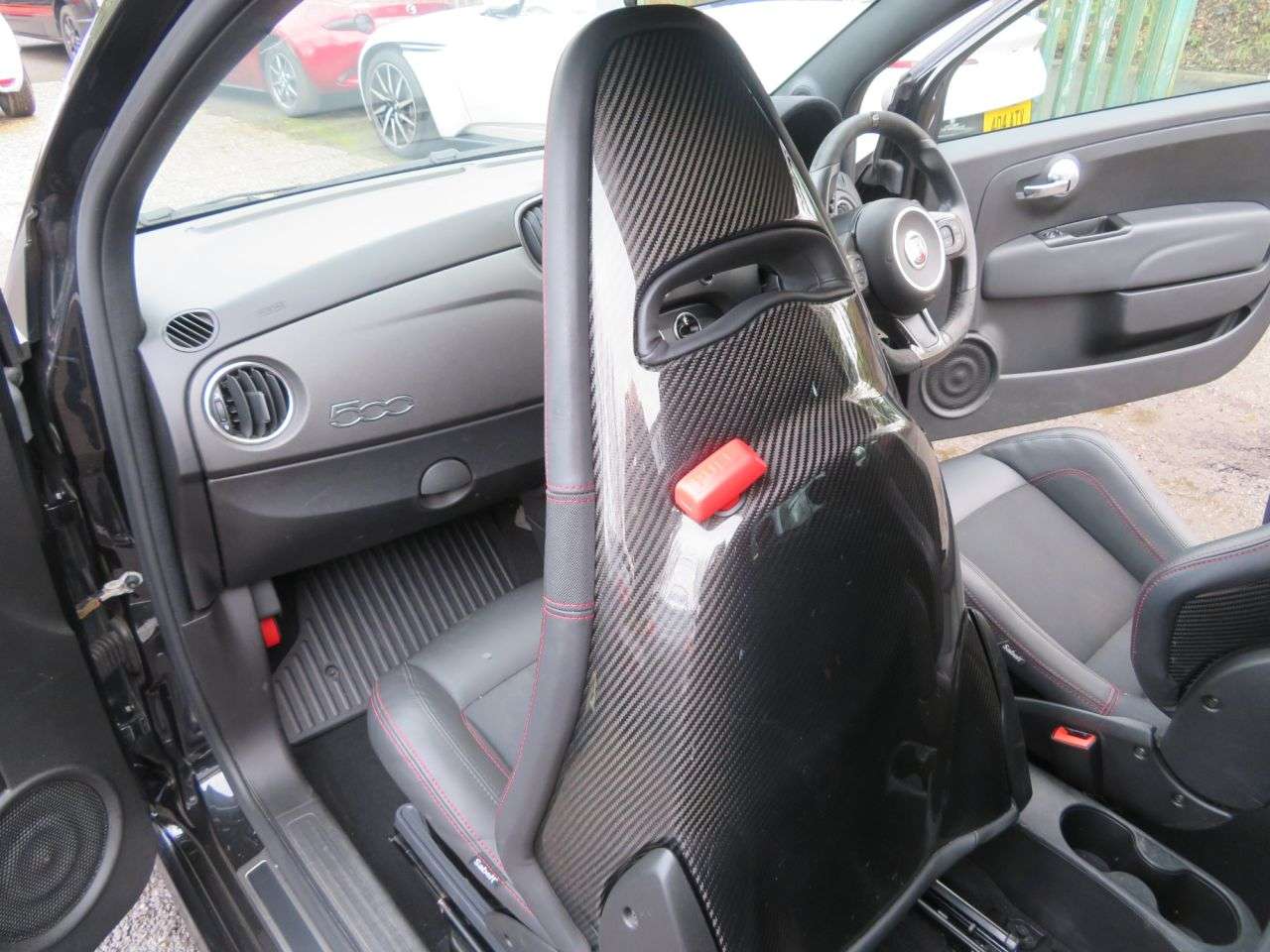 2022 ABARTH 695 2022 ABARTH 695