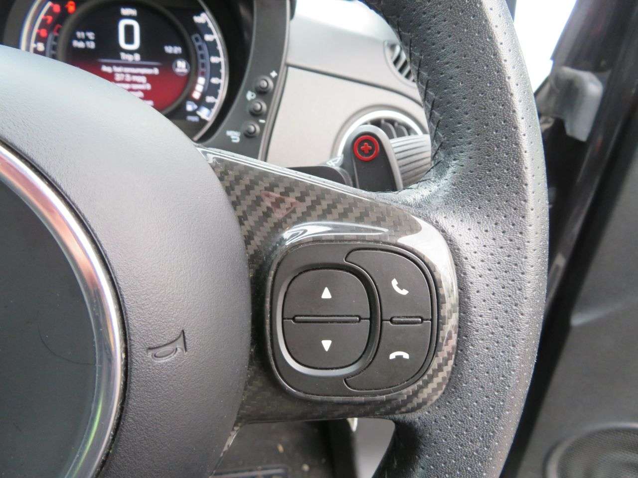 2022 ABARTH 695 2022 ABARTH 695