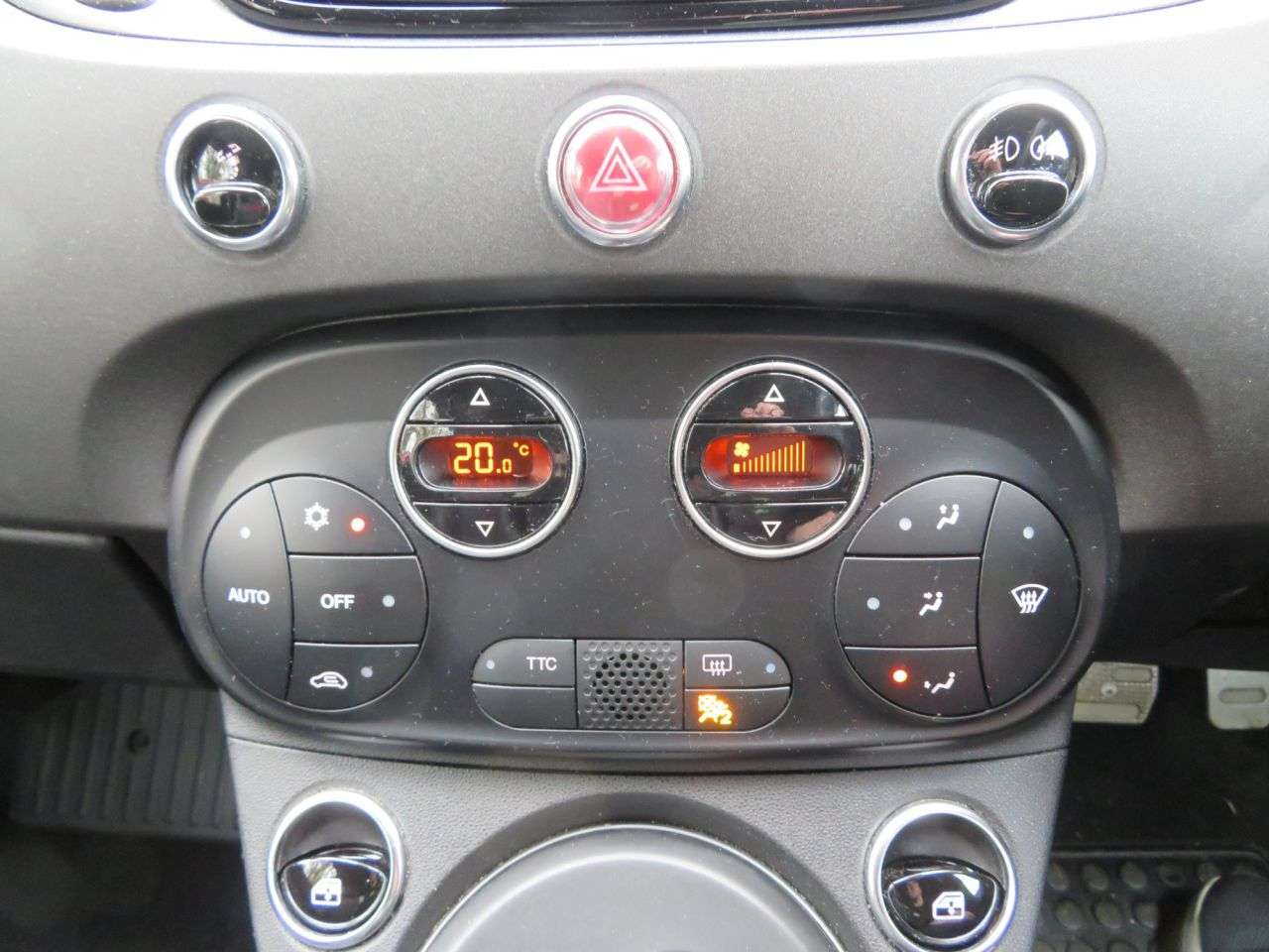 2022 ABARTH 695 2022 ABARTH 695