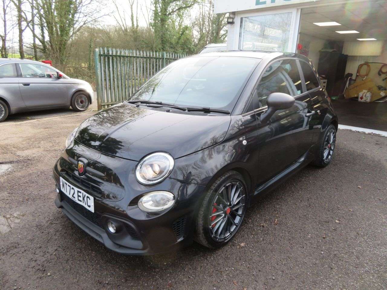 2022 ABARTH 695 2022 ABARTH 695