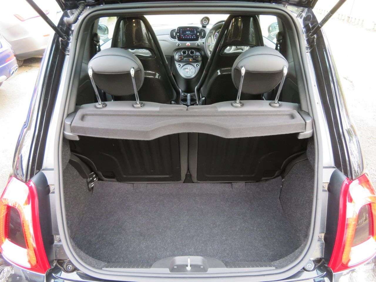 2022 ABARTH 695 2022 ABARTH 695