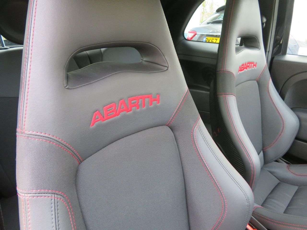 2022 ABARTH 695 2022 ABARTH 695