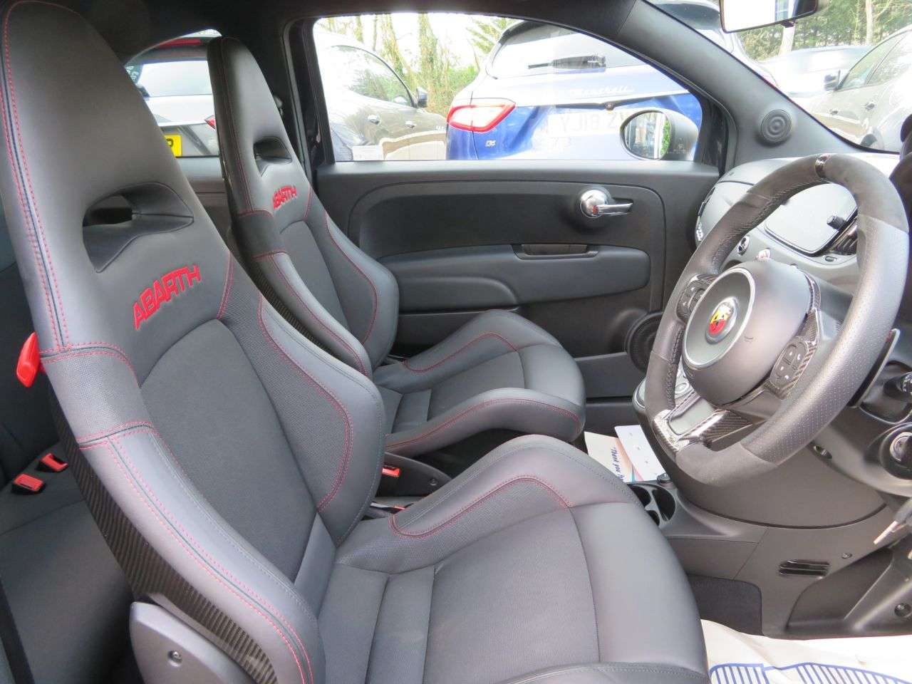 2022 ABARTH 695 2022 ABARTH 695