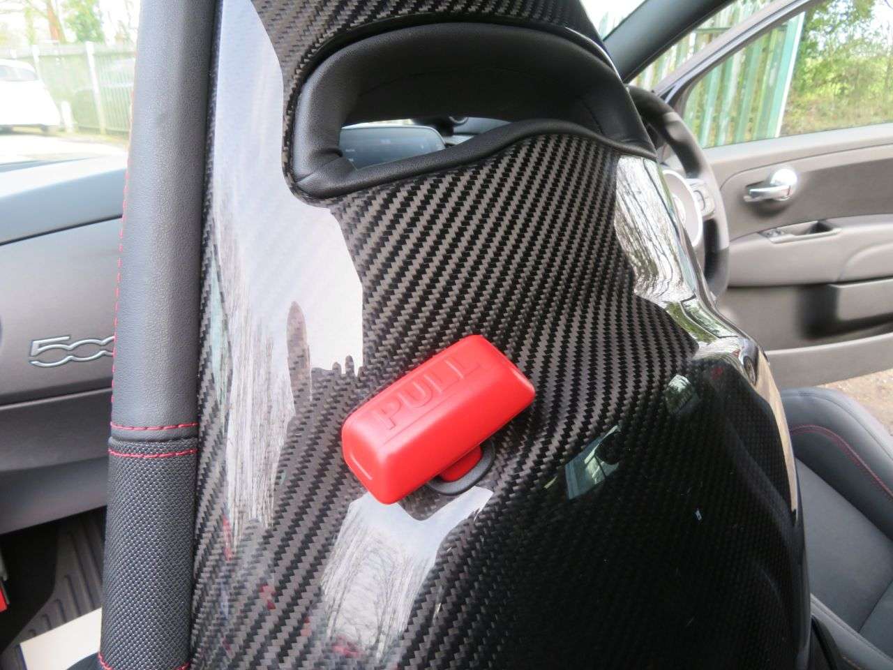 2022 ABARTH 695 2022 ABARTH 695