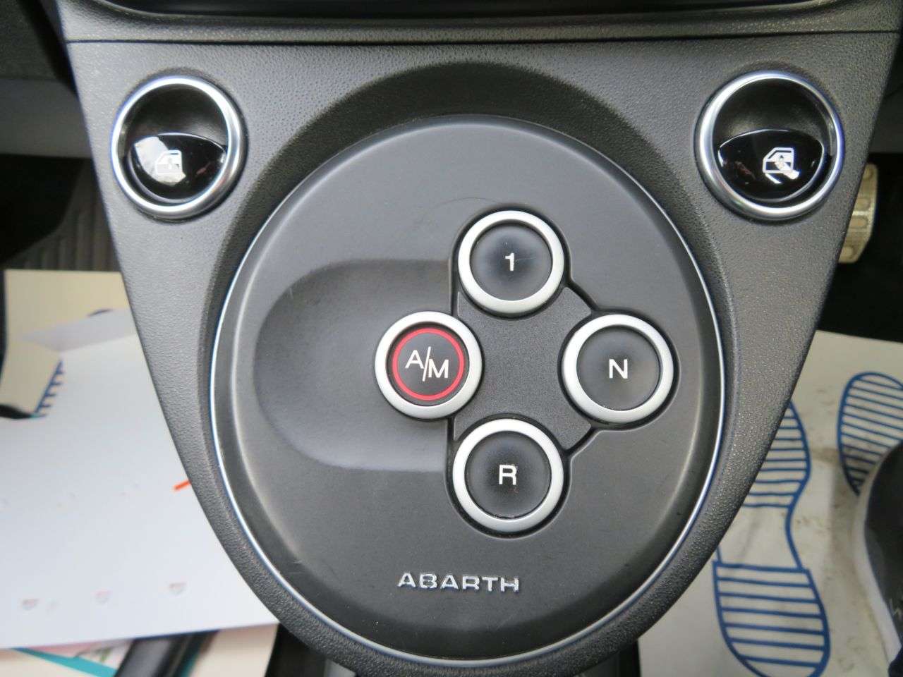 2022 ABARTH 695 2022 ABARTH 695