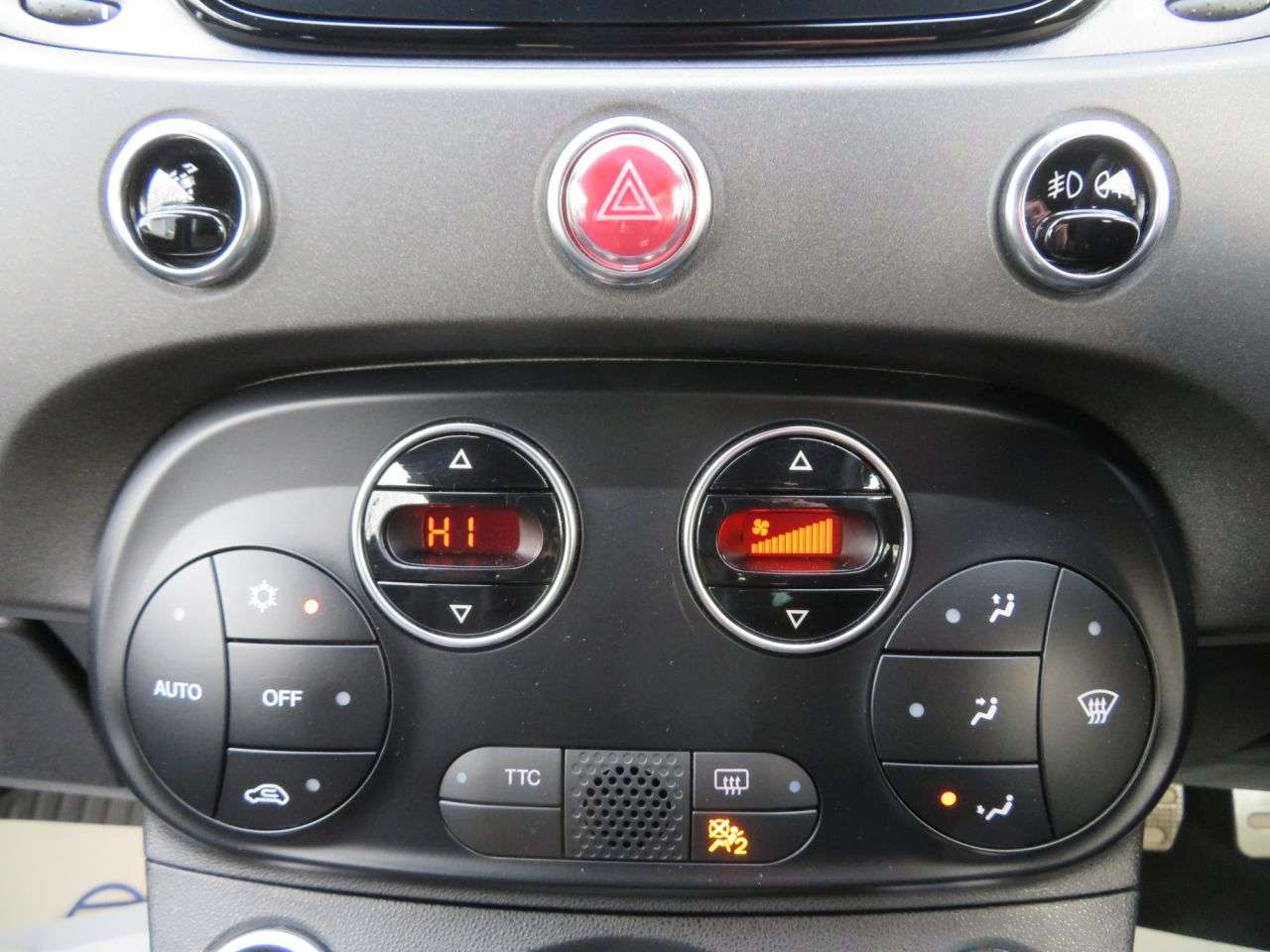 2022 ABARTH 695 2022 ABARTH 695