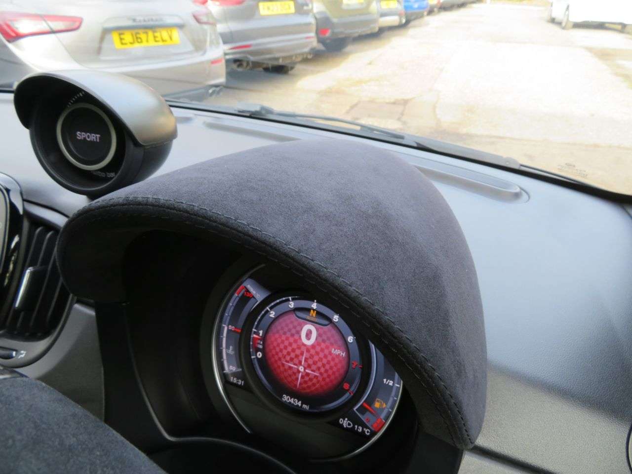 2022 ABARTH 695 2022 ABARTH 695