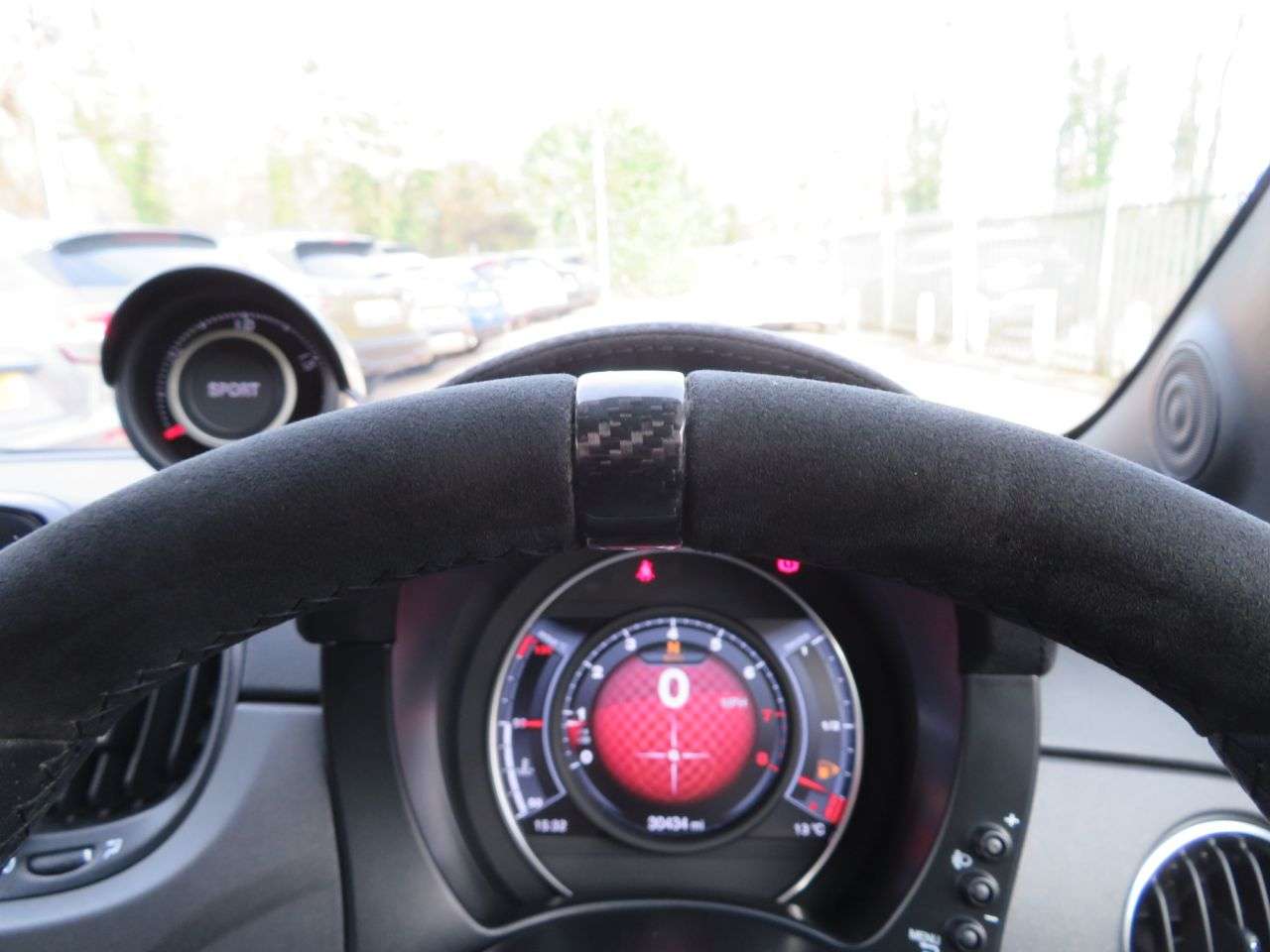 2022 ABARTH 695 2022 ABARTH 695