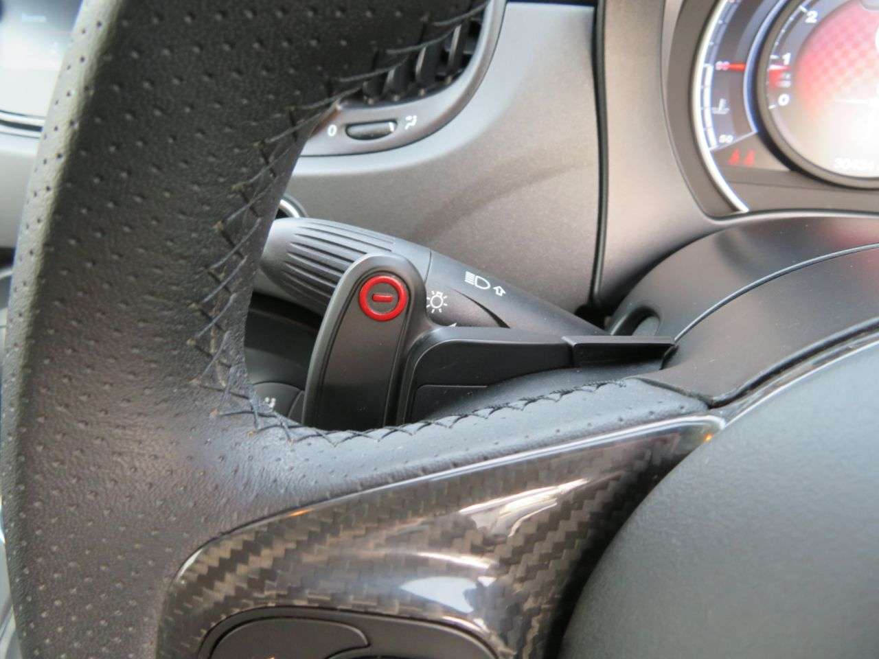 2022 ABARTH 695 2022 ABARTH 695