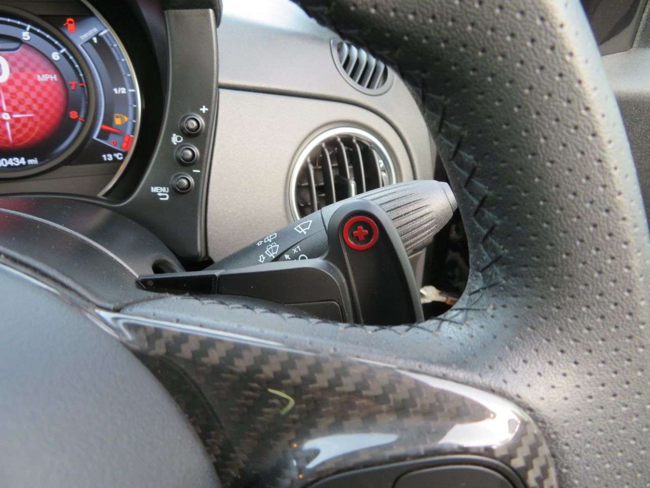 2022 ABARTH 695 2022 ABARTH 695