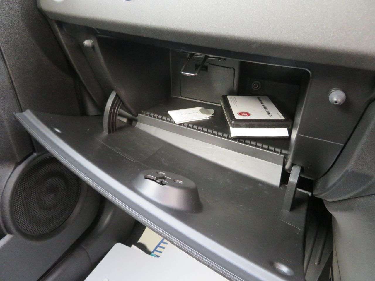 2022 ABARTH 695 2022 ABARTH 695