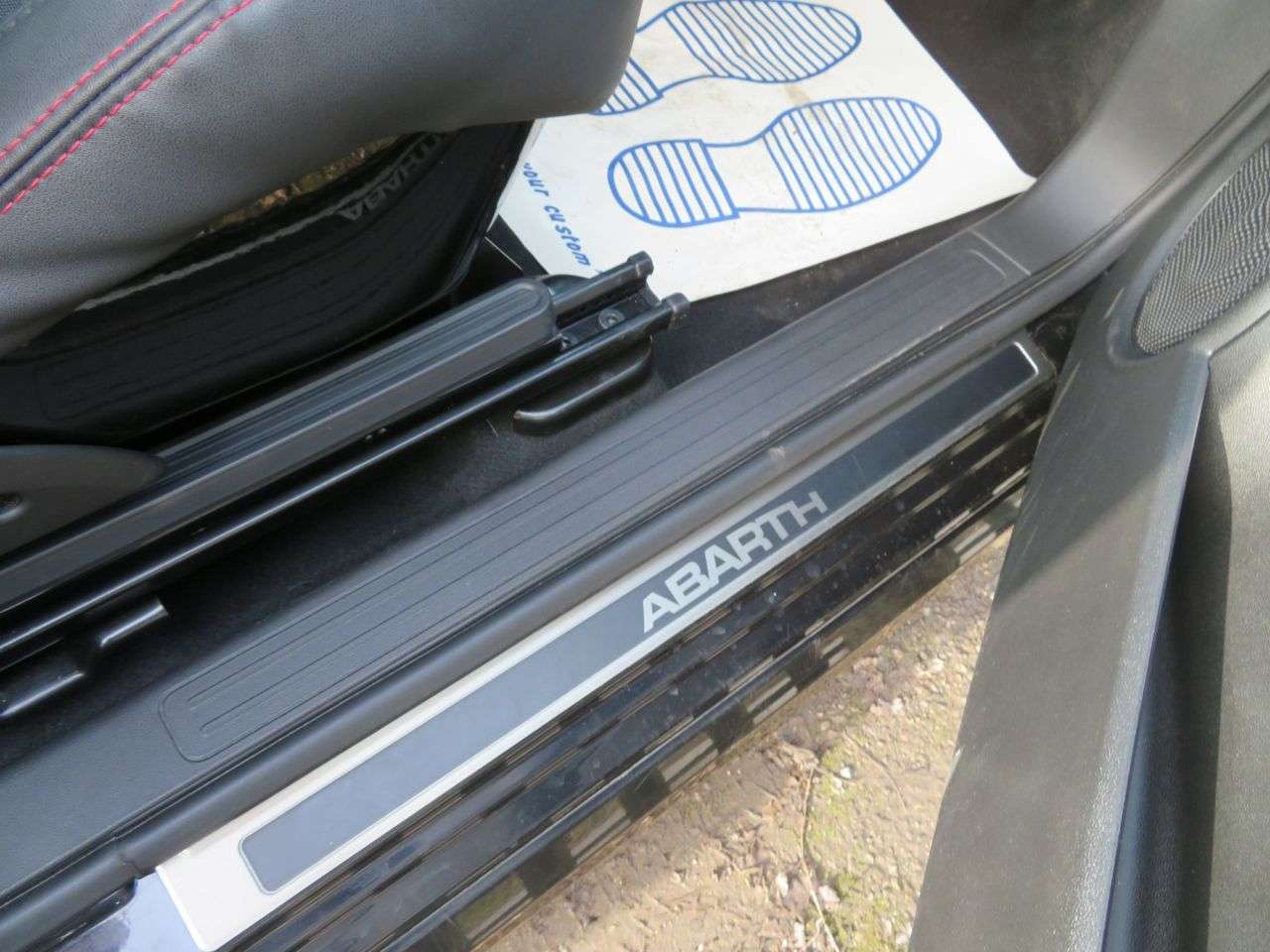 2022 ABARTH 695 2022 ABARTH 695