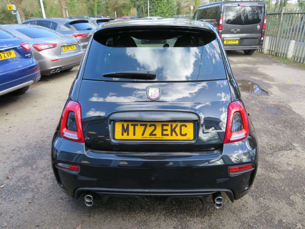 2022 ABARTH 695 2022 ABARTH 695