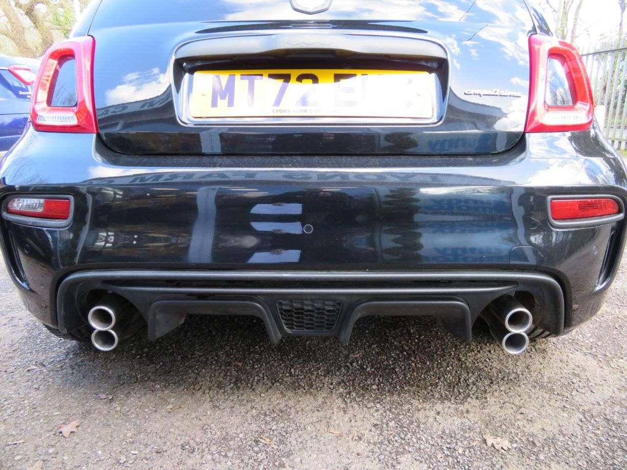 2022 ABARTH 695 2022 ABARTH 695