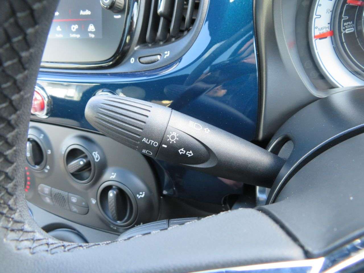 A 2022 FIAT 500 1.0 MHEV Dolcevita Hatchback 3dr Petrol Manual Euro 6 (s/s) (70 bhp) SUNROO A 2022 FIAT 500 1.0 MHEV Dolcevita Hatchback 3dr Petrol Manual Euro 6 (s/s) (70 bhp) SUNROO