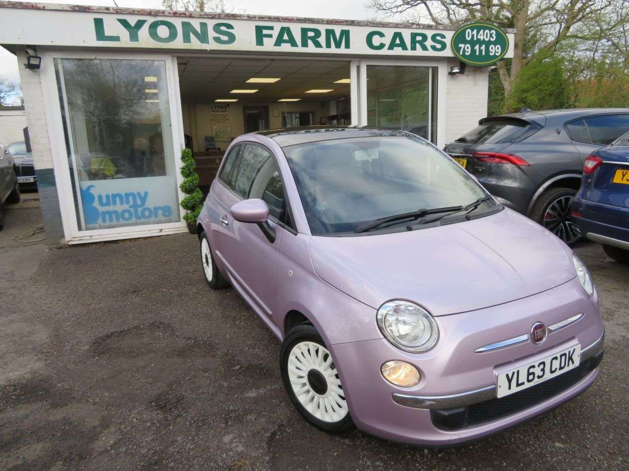 A 2014 FIAT 500 1.2 Lounge Hatchback 3dr Petrol Manual Euro 6 (s/s) (69 bhp) APPLE CARPLAY A 2014 FIAT 500 1.2 Lounge Hatchback 3dr Petrol Manual Euro 6 (s/s) (69 bhp) APPLE CARPLAY