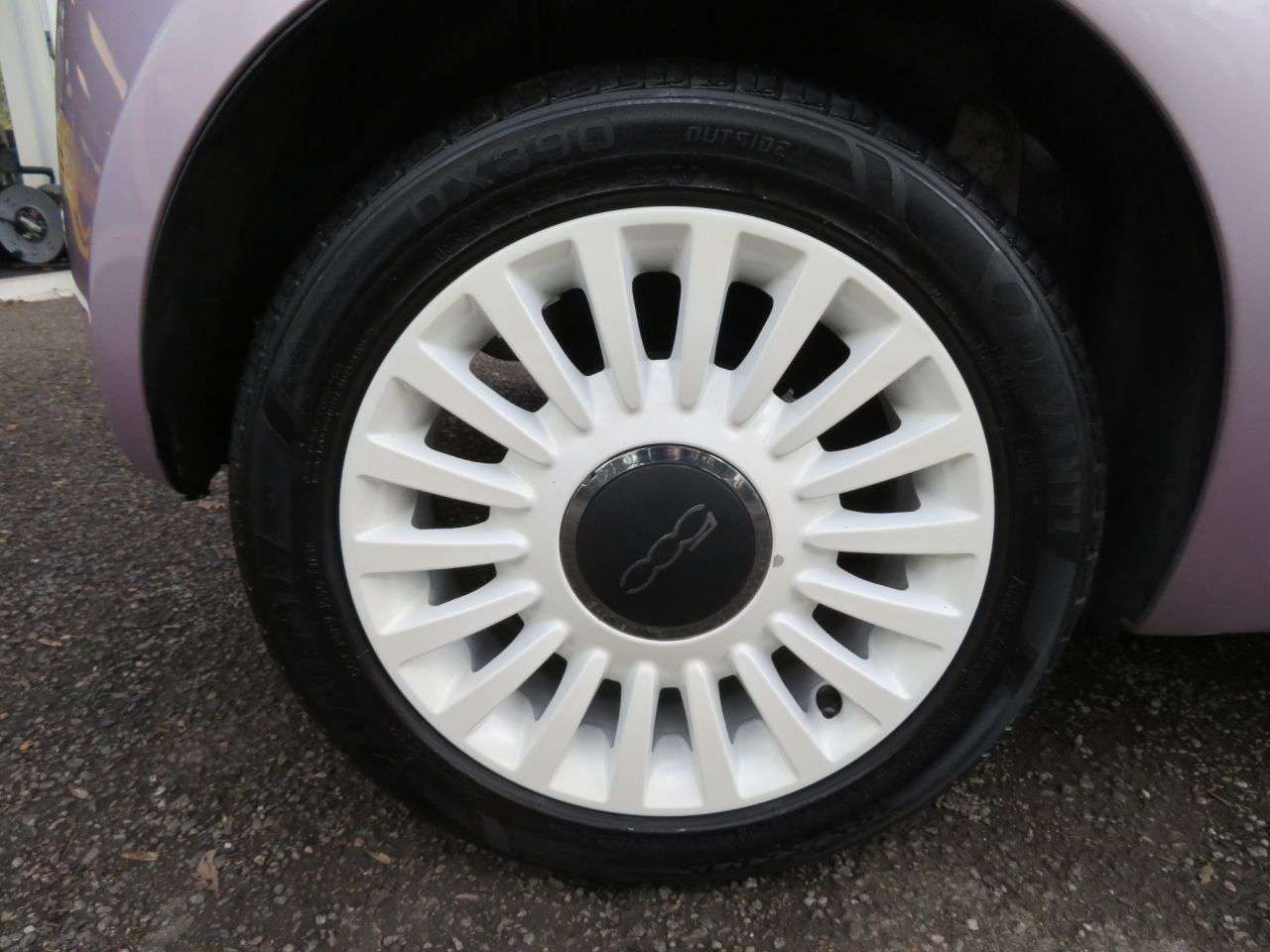 A 2014 FIAT 500 1.2 Lounge Hatchback 3dr Petrol Manual Euro 6 (s/s) (69 bhp) APPLE CARPLAY A 2014 FIAT 500 1.2 Lounge Hatchback 3dr Petrol Manual Euro 6 (s/s) (69 bhp) APPLE CARPLAY