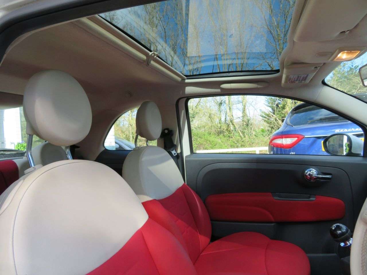 A 2010 FIAT 500 1.2 Lounge Hatchback 3dr Petrol Manual Euro 5 (s/s) (69 bhp) SUNROOF + 15" A 2010 FIAT 500 1.2 Lounge Hatchback 3dr Petrol Manual Euro 5 (s/s) (69 bhp) SUNROOF + 15"