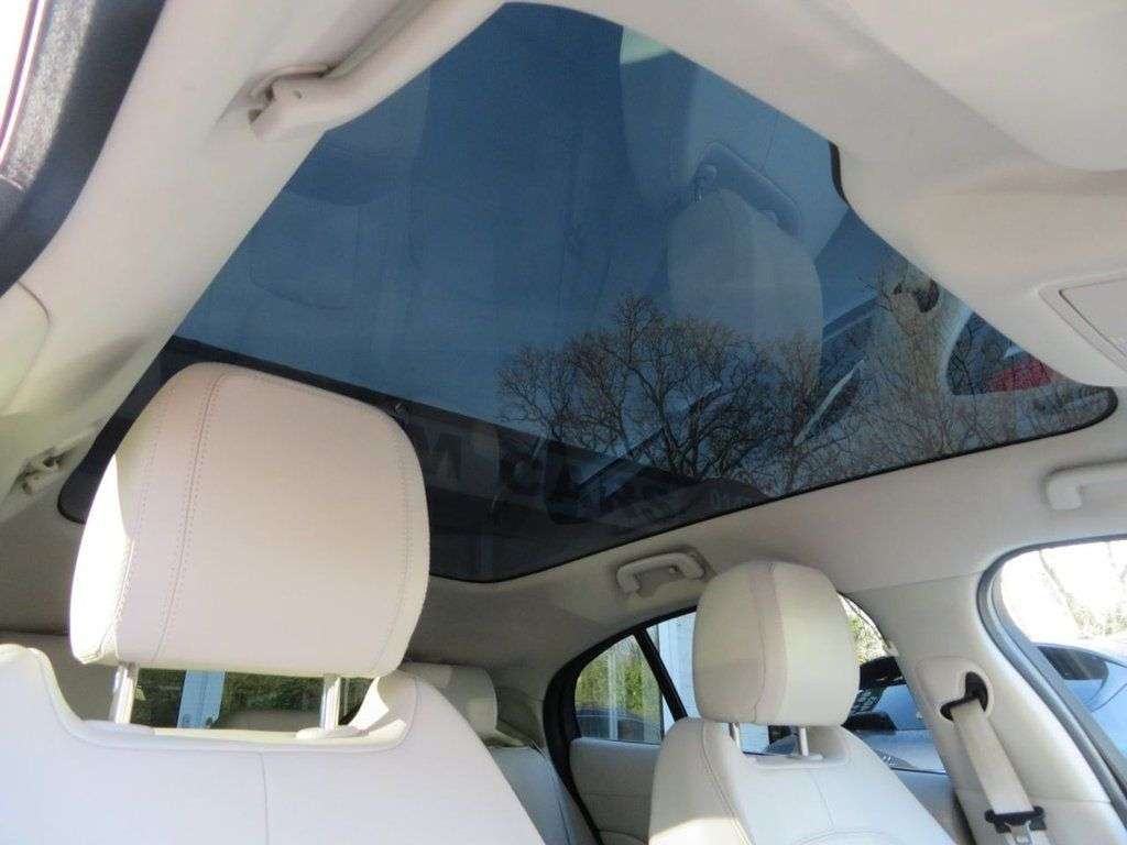 A 2020 JAGUAR I-PACE 400 90kWh SE SUV 5dr Electric Automatic 4 Wheel Drive (400 ps) *FIXED PANOR A 2020 JAGUAR I-PACE 400 90kWh SE SUV 5dr Electric Automatic 4 Wheel Drive (400 ps) *FIXED PANOR