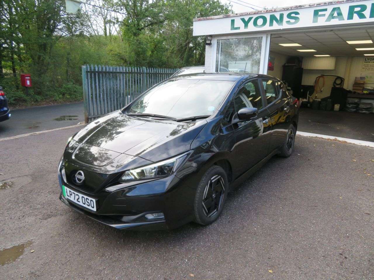 A 2022 NISSAN LEAF 40kWh Acenta Hatchback 5dr Electric Auto (150 ps) A 2022 NISSAN LEAF 40kWh Acenta Hatchback 5dr Electric Auto (150 ps)