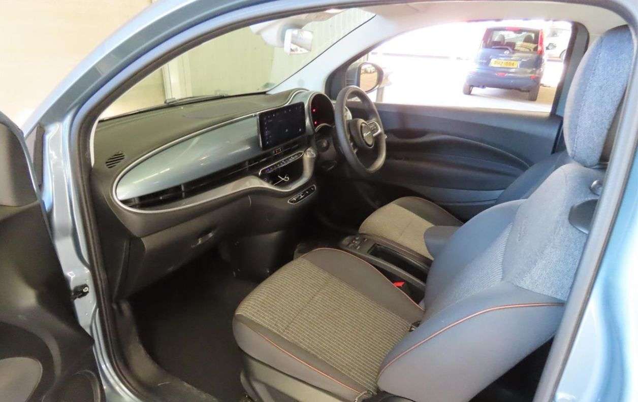 A 2022 FIAT 500E 42kWh Icon Hatchback 3dr Electric Automatic (118 ps) FIAT CO-DRIVER + COMFO A 2022 FIAT 500E 42kWh Icon Hatchback 3dr Electric Automatic (118 ps) FIAT CO-DRIVER + COMFO