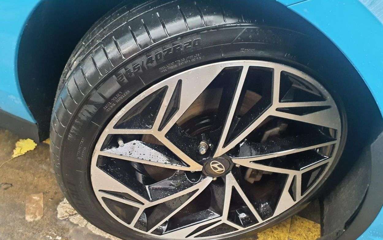 A 2023 HYUNDAI IONIQ 6 77.4kWh Ultimate Saloon 4dr Electric Automatic (228 ps) A 2023 HYUNDAI IONIQ 6 77.4kWh Ultimate Saloon 4dr Electric Automatic (228 ps)