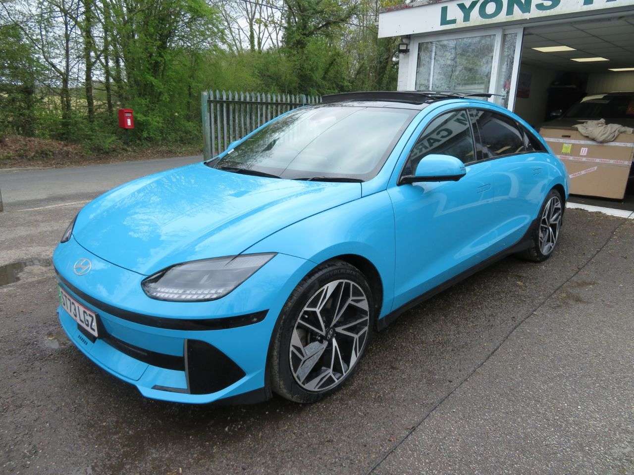 A 2023 HYUNDAI IONIQ 6 77.4kWh Ultimate Saloon 4dr Electric Automatic (228 ps) A 2023 HYUNDAI IONIQ 6 77.4kWh Ultimate Saloon 4dr Electric Automatic (228 ps)