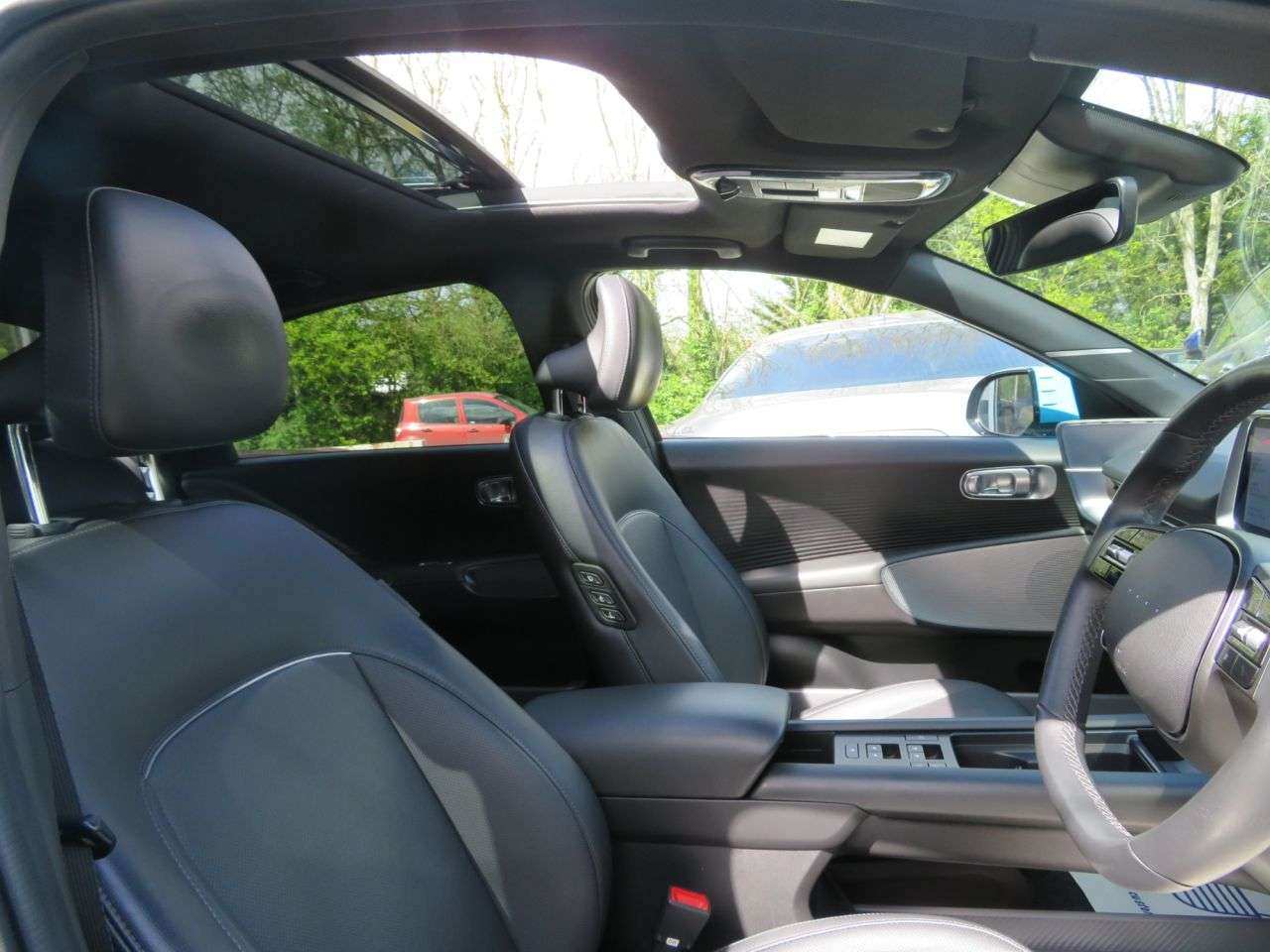 A 2023 HYUNDAI IONIQ 6 77.4kWh Ultimate Saloon 4dr Electric Automatic (228 ps) PANORAMIC ELECTRIC A 2023 HYUNDAI IONIQ 6 77.4kWh Ultimate Saloon 4dr Electric Automatic (228 ps) PANORAMIC ELECTRIC