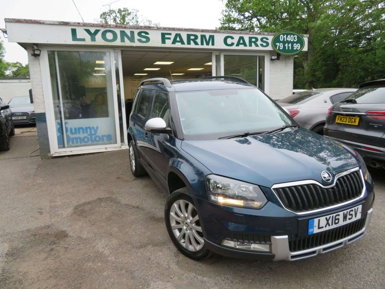 A 2016 SKODA YETI 1.2 TSI SE Outdoor 5dr Petrol DSG Euro 6 (s/s) (110 ps) Automatic SMARTLINK A 2016 SKODA YETI 1.2 TSI SE Outdoor 5dr Petrol DSG Euro 6 (s/s) (110 ps) Automatic SMARTLINK