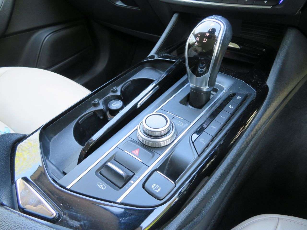 2018 MASERATI LEVANTE 2018 MASERATI LEVANTE