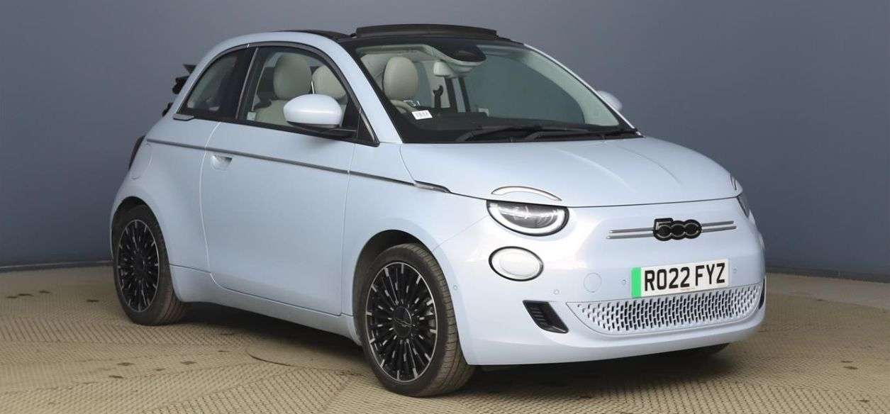 A 2022 FIAT 500E C 42kWh La Prima Convertible 2dr Electric Auto (118 ps) HEATED SEATS + LED HE A 2022 FIAT 500E C 42kWh La Prima Convertible 2dr Electric Auto (118 ps) HEATED SEATS + LED HE