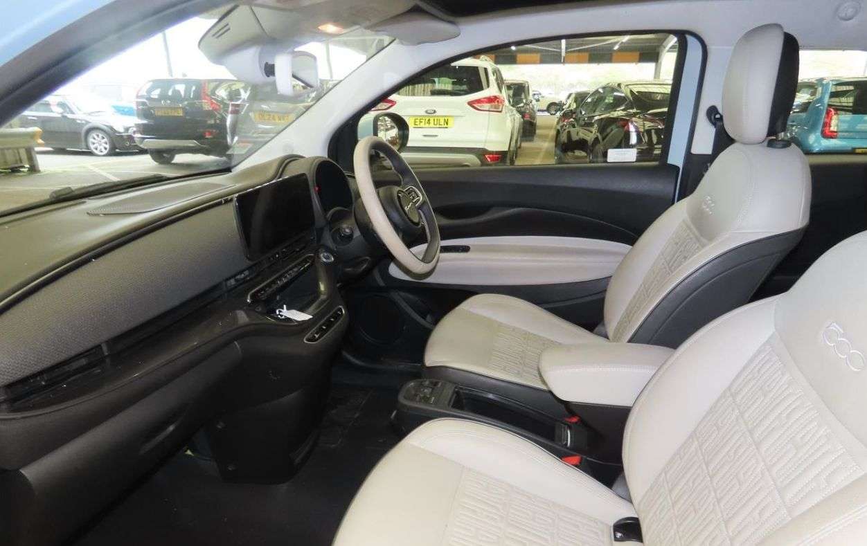 A 2022 FIAT 500E C 42kWh La Prima Convertible 2dr Electric Auto (118 ps) HEATED SEATS + LED HE A 2022 FIAT 500E C 42kWh La Prima Convertible 2dr Electric Auto (118 ps) HEATED SEATS + LED HE