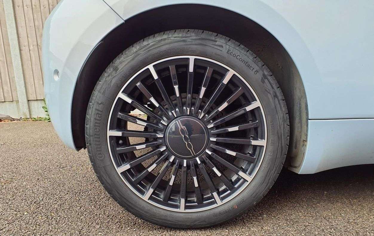 A 2022 FIAT 500E C 42kWh La Prima Convertible 2dr Electric Auto (118 ps) HEATED SEATS + LED HE A 2022 FIAT 500E C 42kWh La Prima Convertible 2dr Electric Auto (118 ps) HEATED SEATS + LED HE