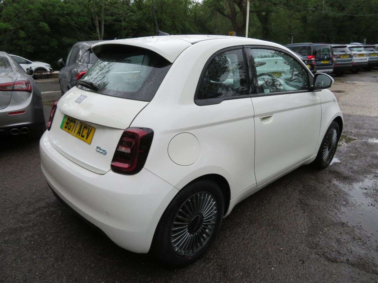 A 2021 FIAT 500E 42kWh Icon Hatchback 3dr Electric Automatic (118 ps) A 2021 FIAT 500E 42kWh Icon Hatchback 3dr Electric Automatic (118 ps)