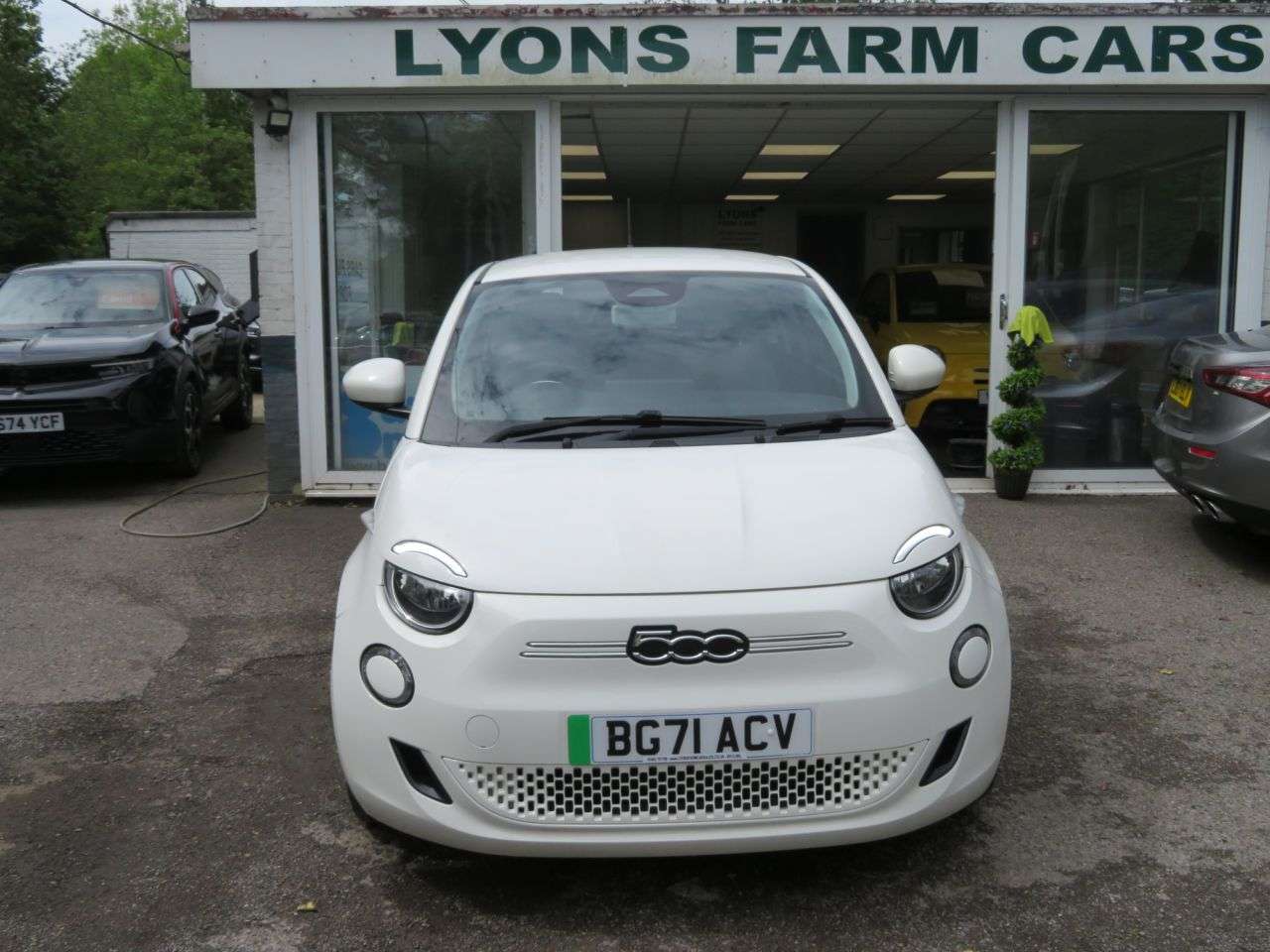 A 2021 FIAT 500E 42kWh Icon Hatchback 3dr Electric Automatic (118 ps) A 2021 FIAT 500E 42kWh Icon Hatchback 3dr Electric Automatic (118 ps)