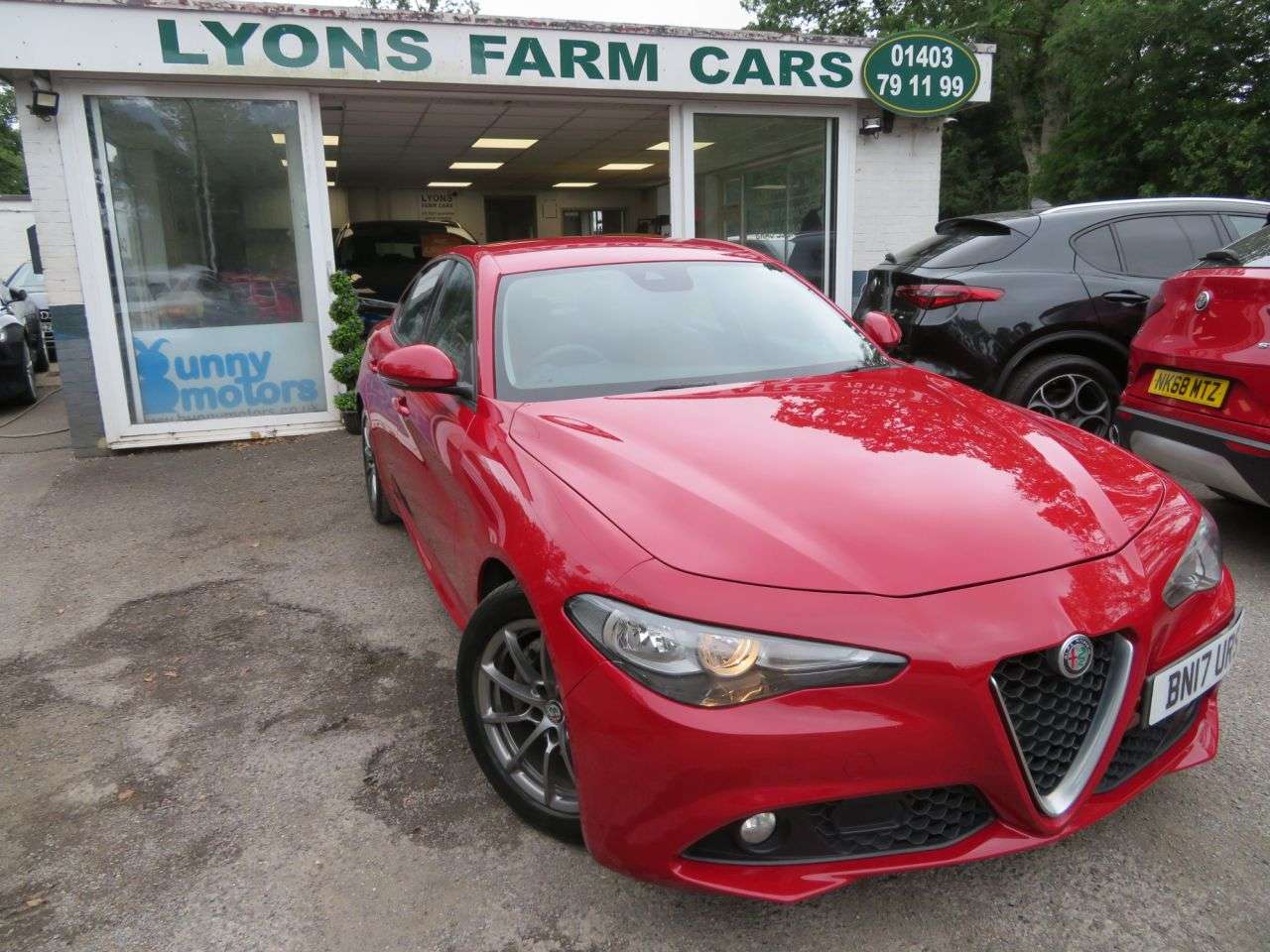 A 2017 ALFA ROMEO GIULIA 2.0T Super Saloon 4dr Petrol Auto Euro 6 (s/s) (200 ps) NAV + SENSORS + DAB A 2017 ALFA ROMEO GIULIA 2.0T Super Saloon 4dr Petrol Auto Euro 6 (s/s) (200 ps) NAV + SENSORS + DAB