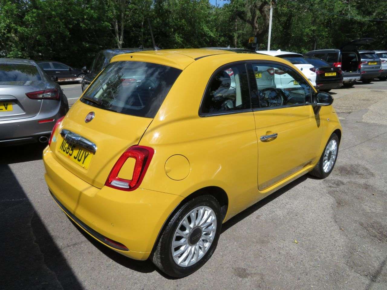 A 2016 FIAT 500 1.2 Lounge Hatchback 3dr Petrol Manual Euro 6 (s/s) (69 bhp) PANO ROOF + SE A 2016 FIAT 500 1.2 Lounge Hatchback 3dr Petrol Manual Euro 6 (s/s) (69 bhp) PANO ROOF + SE