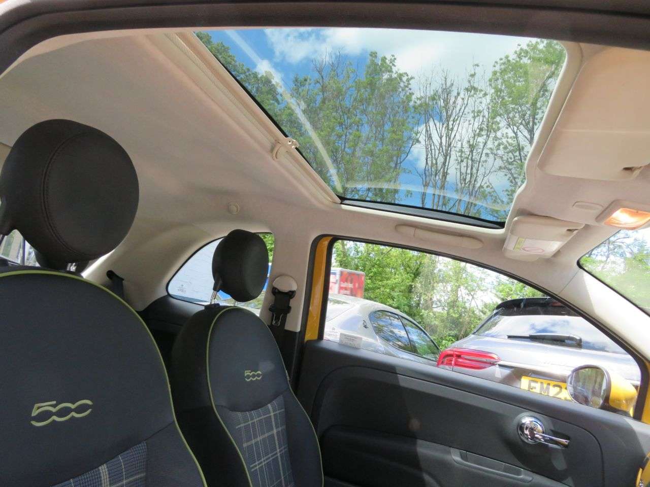 A 2016 FIAT 500 1.2 Lounge Hatchback 3dr Petrol Manual Euro 6 (s/s) (69 bhp) PANO ROOF + SE A 2016 FIAT 500 1.2 Lounge Hatchback 3dr Petrol Manual Euro 6 (s/s) (69 bhp) PANO ROOF + SE